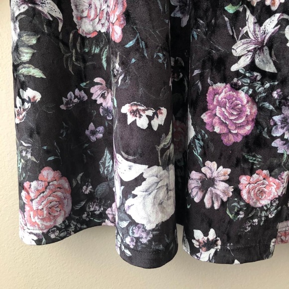 Dynamite floral dress - Picture 2 of 8